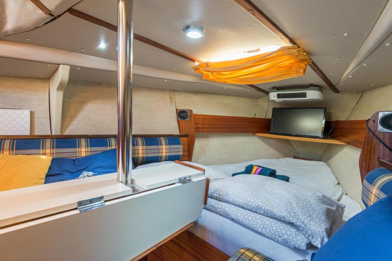Pequeno Velero En Port Forum Ideal Para Backpackers Sant Adrià de Besòs Exteriör bild