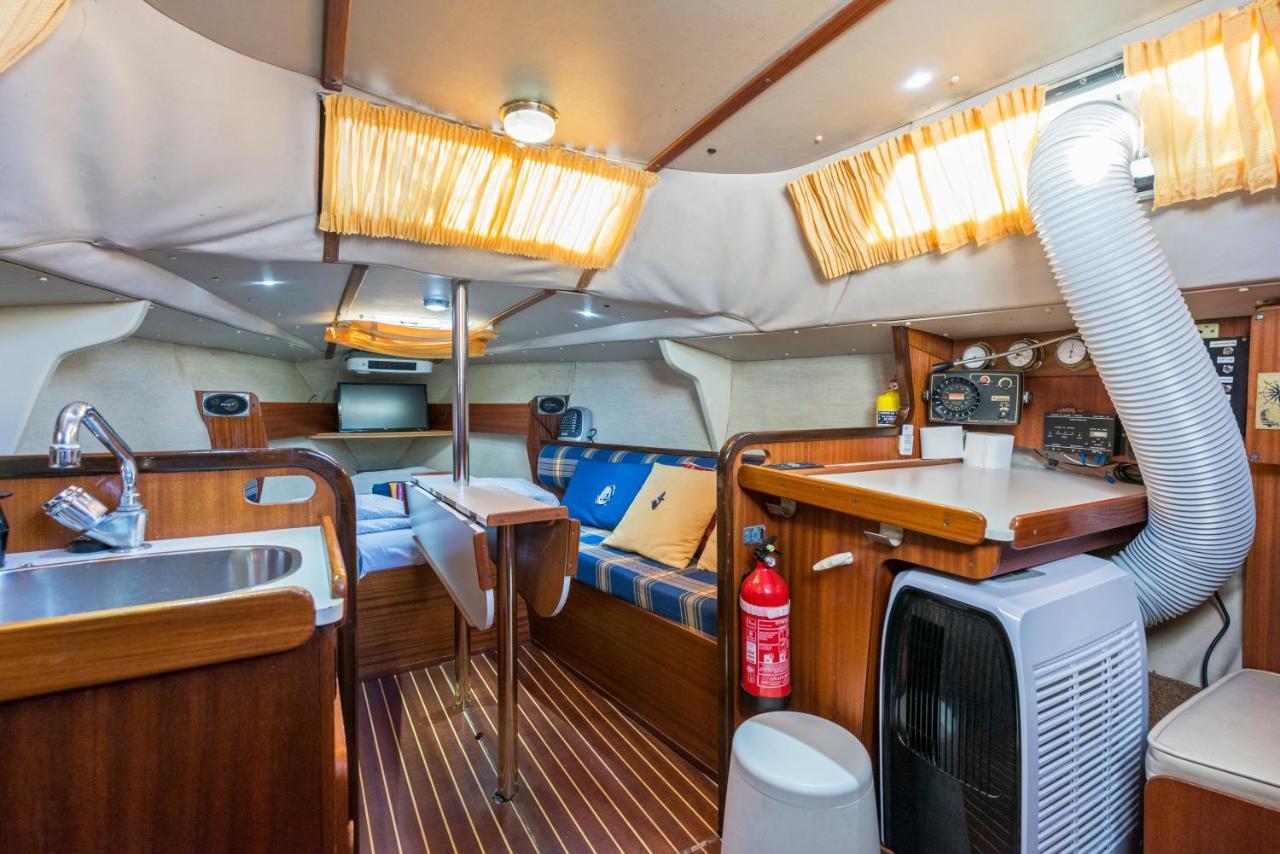Pequeno Velero En Port Forum Ideal Para Backpackers Sant Adrià de Besòs Exteriör bild