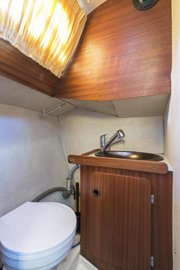 Pequeno Velero En Port Forum Ideal Para Backpackers Sant Adrià de Besòs Exteriör bild