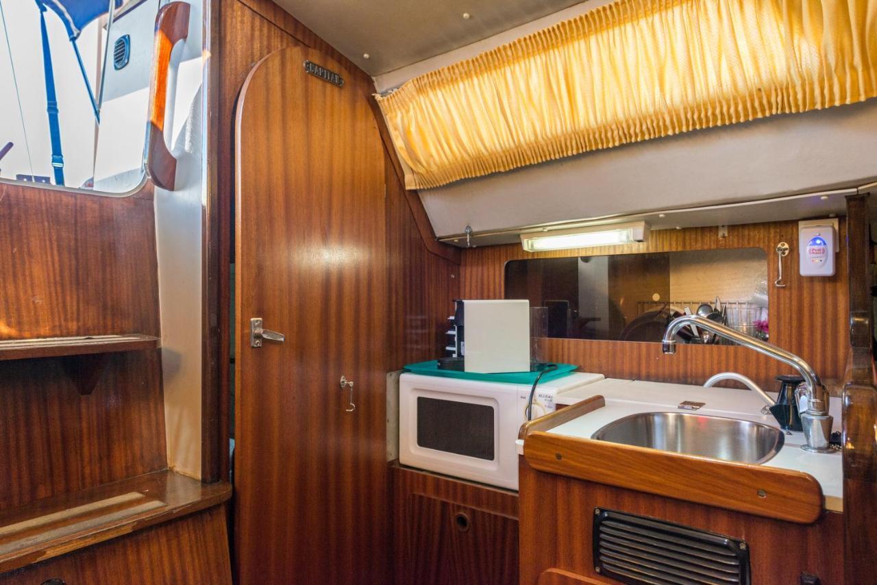 Pequeno Velero En Port Forum Ideal Para Backpackers Sant Adrià de Besòs Exteriör bild