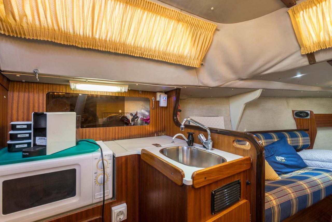 Pequeno Velero En Port Forum Ideal Para Backpackers Sant Adrià de Besòs Exteriör bild