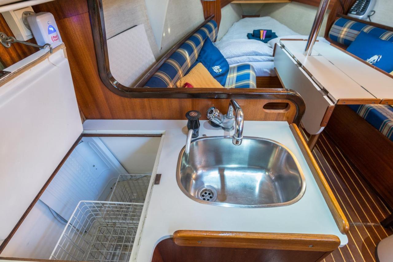 Pequeno Velero En Port Forum Ideal Para Backpackers Sant Adrià de Besòs Exteriör bild