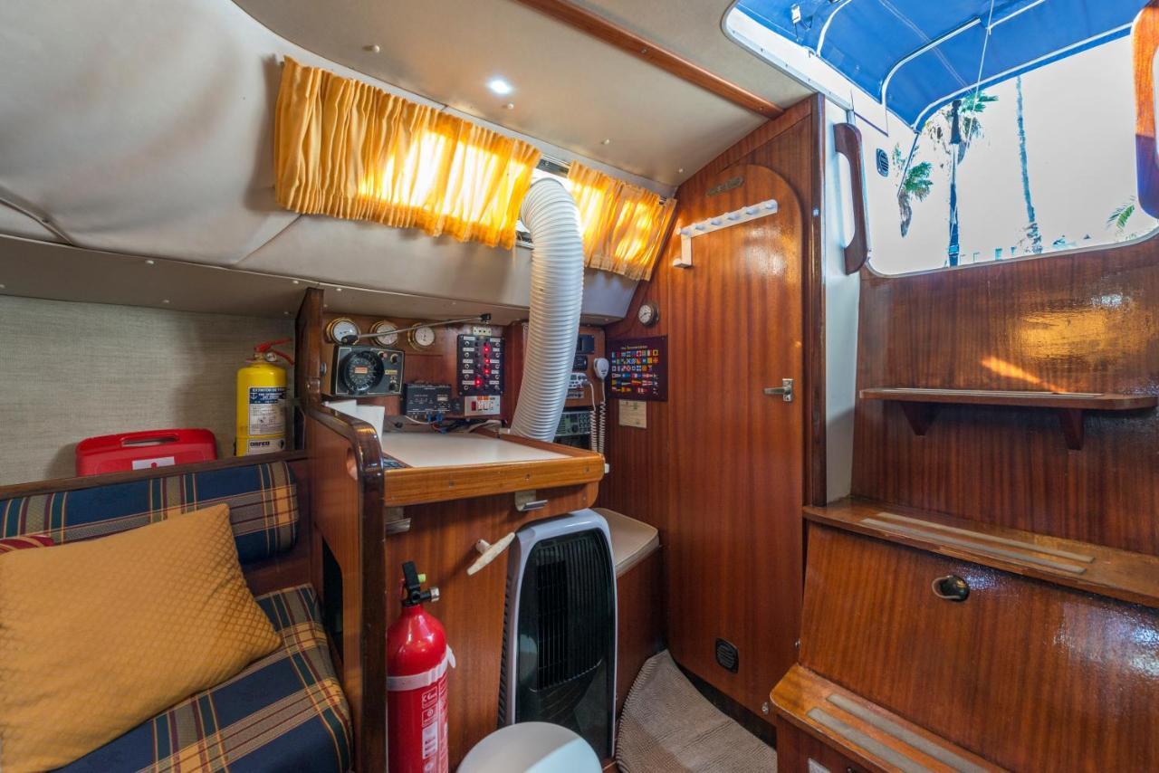 Pequeno Velero En Port Forum Ideal Para Backpackers Sant Adrià de Besòs Exteriör bild